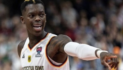 v体育-落地洛城完成首训 施罗德重申未获湖人长约报价