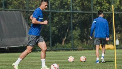 v站体育-广州城集结老将肖智现身训练场 俩外援月底归队